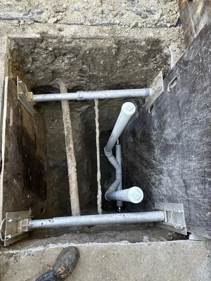 Experienced plumber completing Gas Line Repair work in Edna